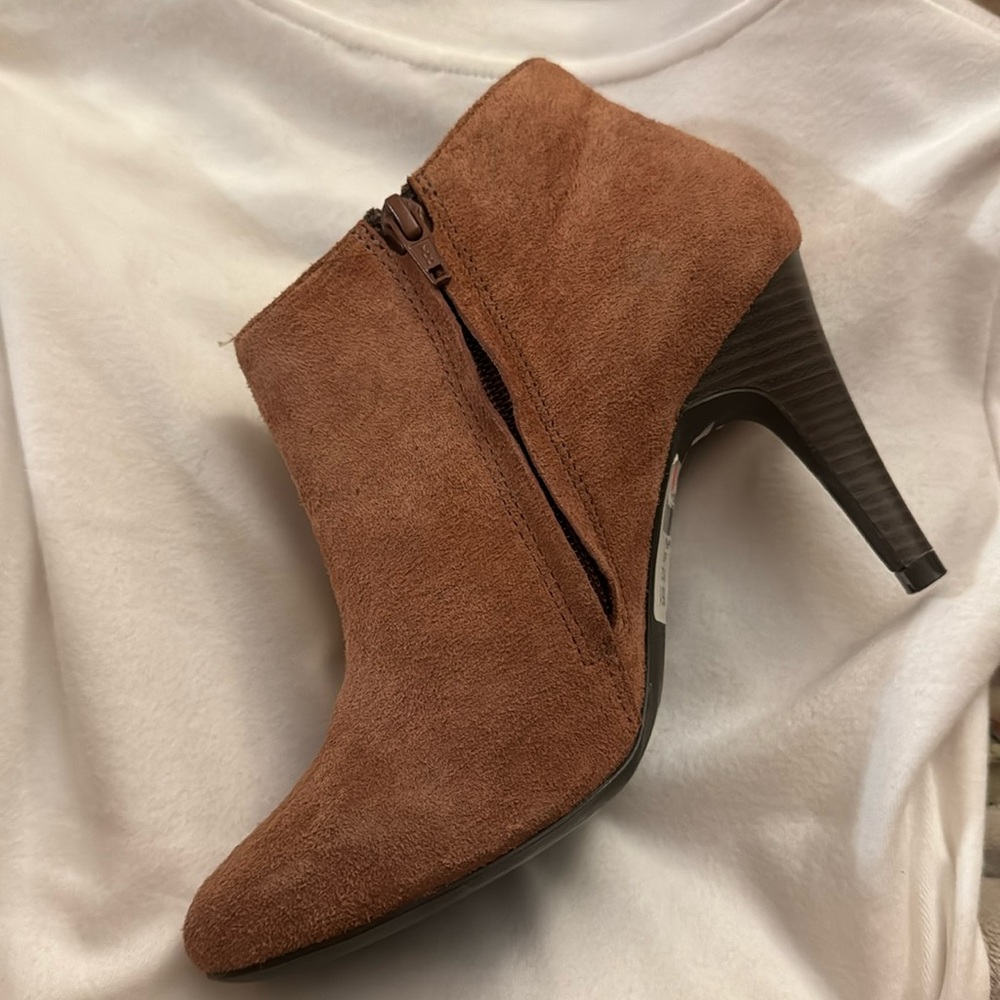 Brand new Le Château boots in a blush colour